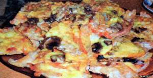 Фото Мясная пицца с овощами